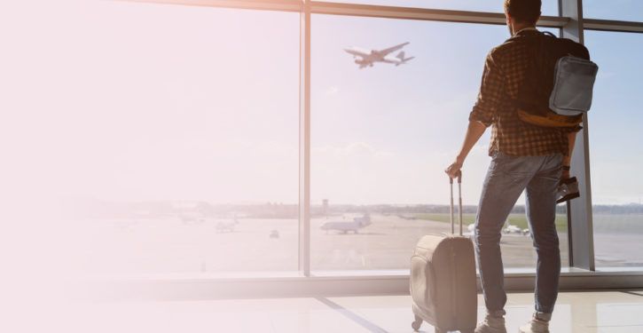 Turismo, en alerta: por suba del dólar caen ventas de viajes al exterior y crecen los rumores sobre un posible impuesto