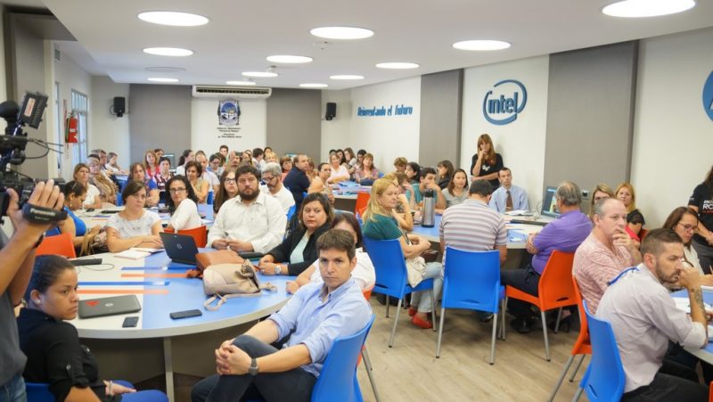 Educadores se preparan para incluir la robótica en sus proyectos institucionales