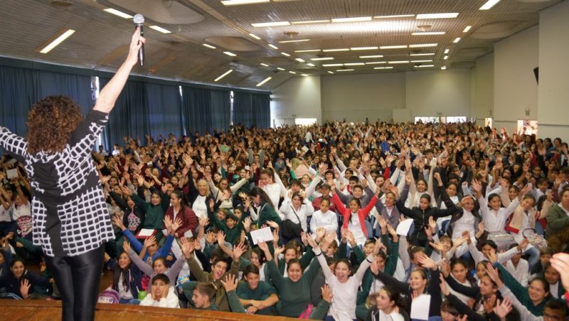 Redes sociales: “Los chicos están muy solos, sin referentes adultos para hablar de lo que les pasa”