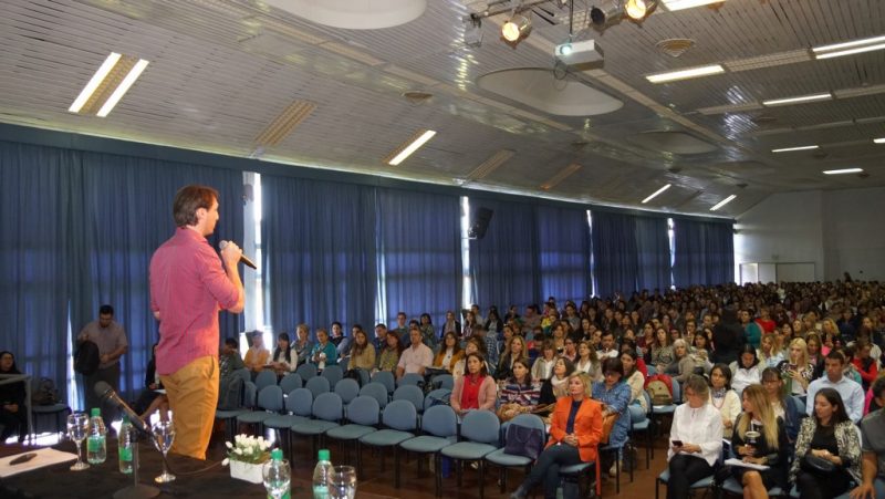 Unos 500 docentes se entrenan para intervenir en contextos difíciles