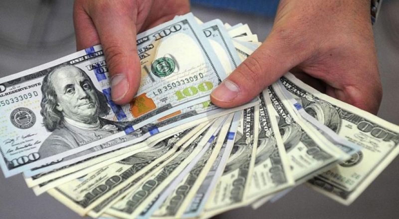 El dólar volvió a subir: cerró a $24,80