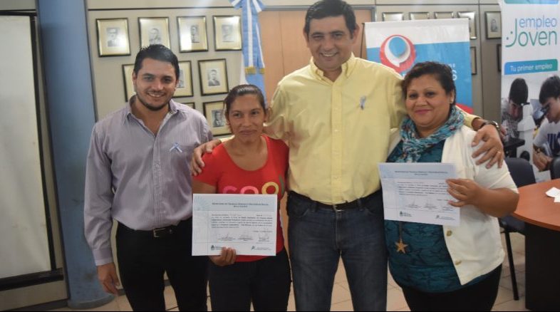 Losada entregó certificados a emprendedores de la Oficina de Empleo