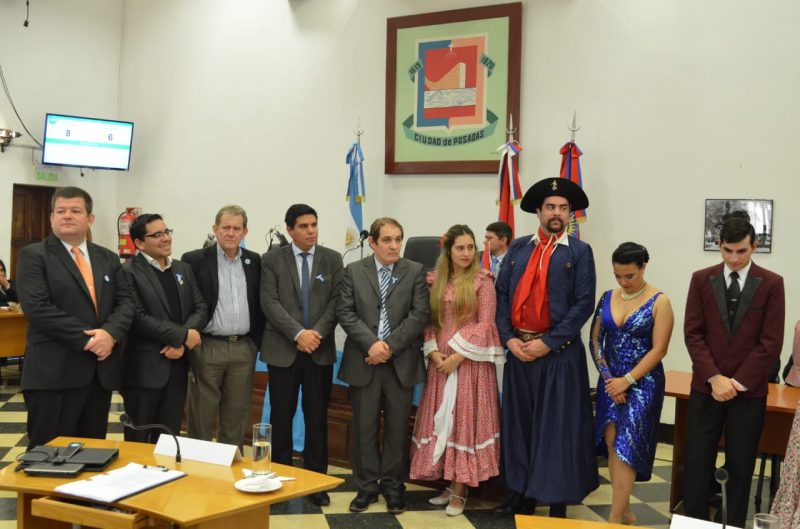 Canto y baile en honor a los 208° años de la Patria en el Concejo Deliberante