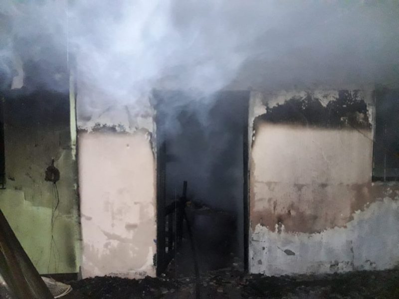 Socorrieron a un hombre de 50 años al incendiarse su vivienda en Garupá