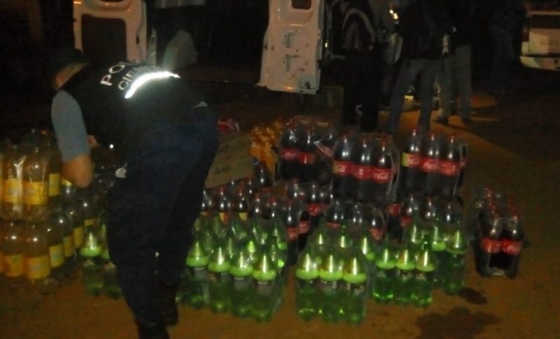 Interceptan y detienen a ocupantes de un utilitario repleto de mercaderías robadas de un supermercado