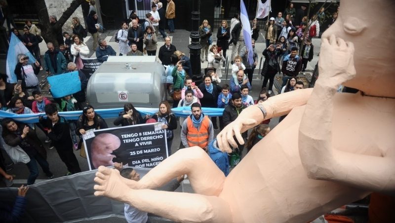 Multitudinaria marcha al Congreso en rechazo a la legalización del aborto