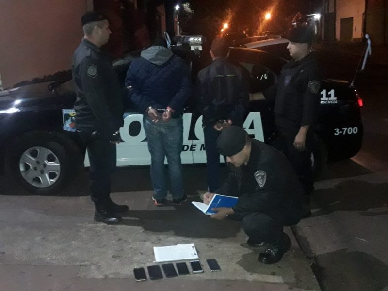Arrestaron a dos “punguistas” y secuestraron seis celulares de alta gama