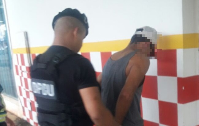 Intentó arrebatar un celular y terminó detenido