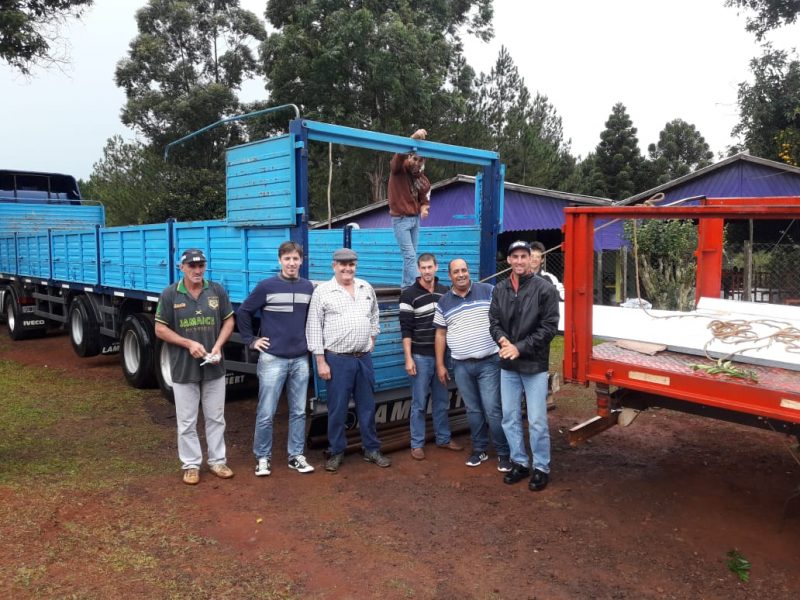 Productores tabacaleros de Aristobulo del Valle y Campo Grande recibieron chapas para sus galpones