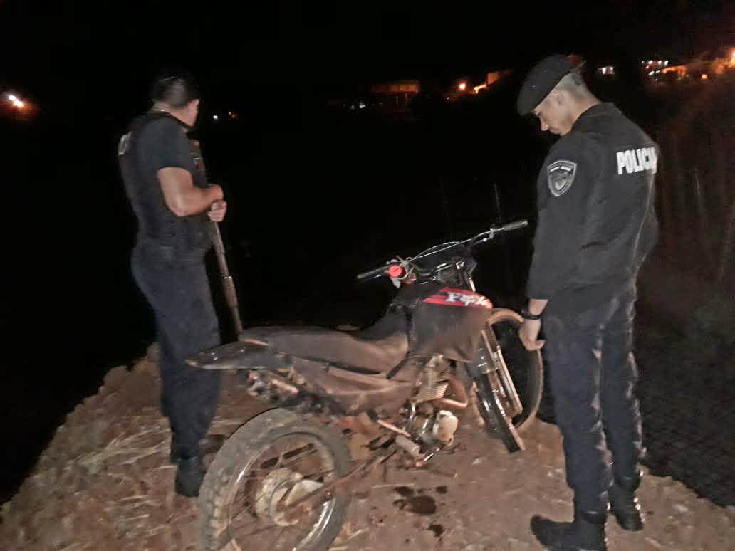 San Vicente: recuperaron una motocicleta robada y abandonada en un barranco