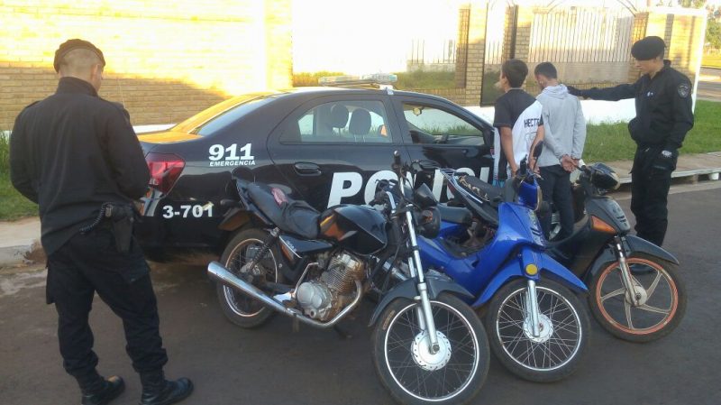 Cuatro detenidos y tres motos secuestradas en operativo