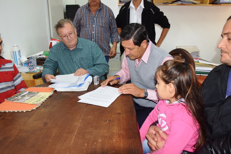 IPRODHA y Campo Viera firmaron convenio para la construcción de viviendas rurales