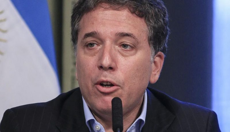 Expectativa por anuncio de Dujovne respecto al programa fiscal