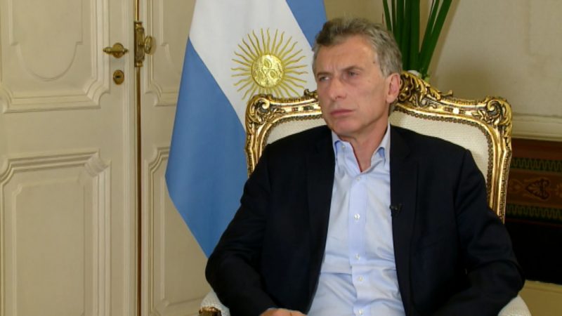 En los sondeos, la imagen de Mauricio Macri tocó su piso histórico