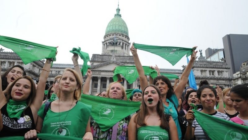 Aborto: a tres semanas del fin de las audiencias hay 40 diputados indecisos