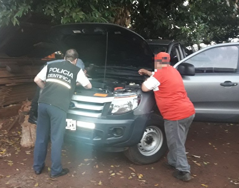 Hipólito Yrigoyen: Allanaron “bunker”, secuestraron vehículos acondicionados para el tráfico ilegal y hay un detenido