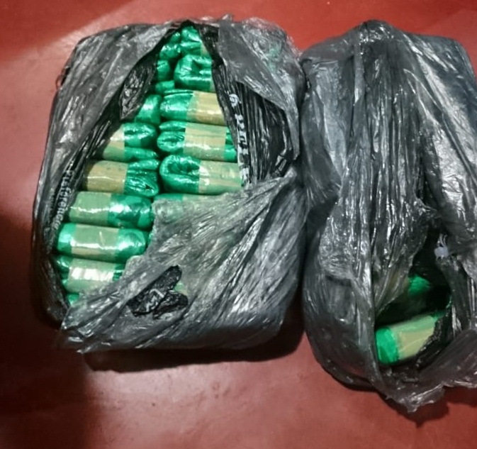 Capturaron a 12 narcos, incautaron hojas de coca y un arma