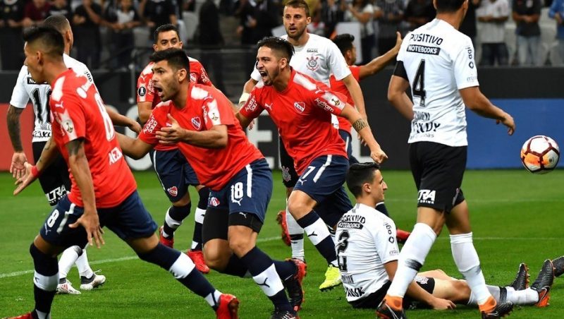 Independiente ganó una batalla en Brasil y enderezó el rumbo