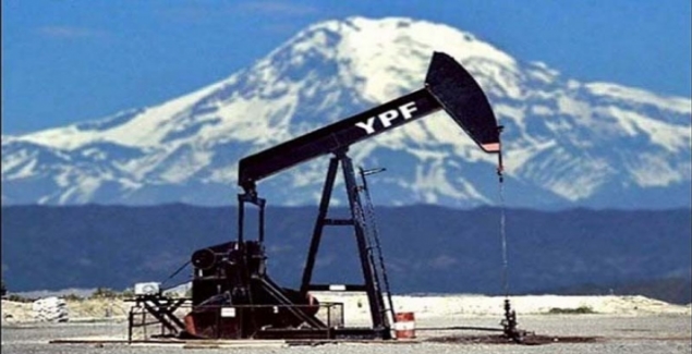 YPF dice que la devaluación del peso debería ayudarla a reducir costos