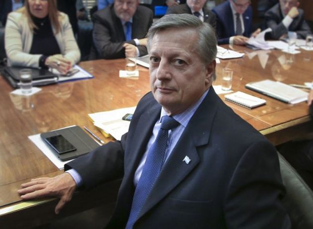 Aranguren dice que todavía no está definido que las tarifas vuelvan a subir este año