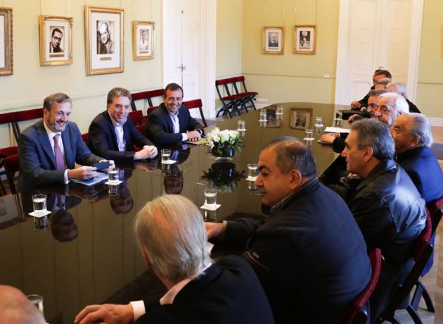 Por el paro, el Gobierno abre canales con CGT para relanzar reforma laboral y evitar desborde salarial