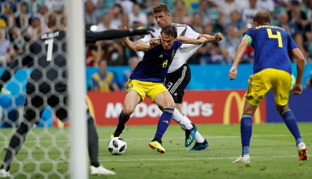 Alemania ganó 2-1 a Suecia con golazo de último minuto de Toni Kroos