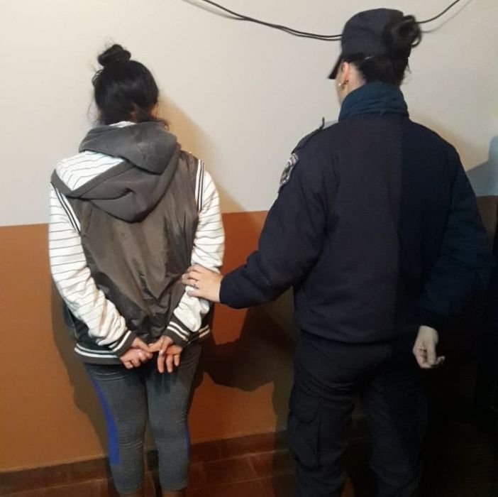 Intentó ingresar marihuana oculta en un paquete de galletitas para un detenido: también terminó presa