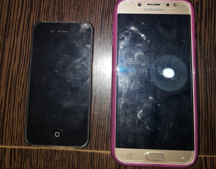 Cayeron jovencitas que amenazaron a otra con una picana y le robaron un teléfono celular