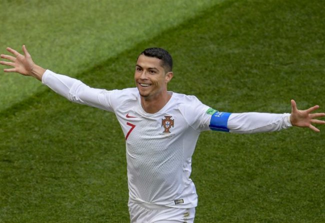 Cristiano dejó a Portugal con un pie en octavos