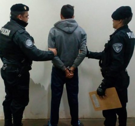 Eldorado: lo sorprendieron forzando la puerta de un comercio y terminó tras las rejas