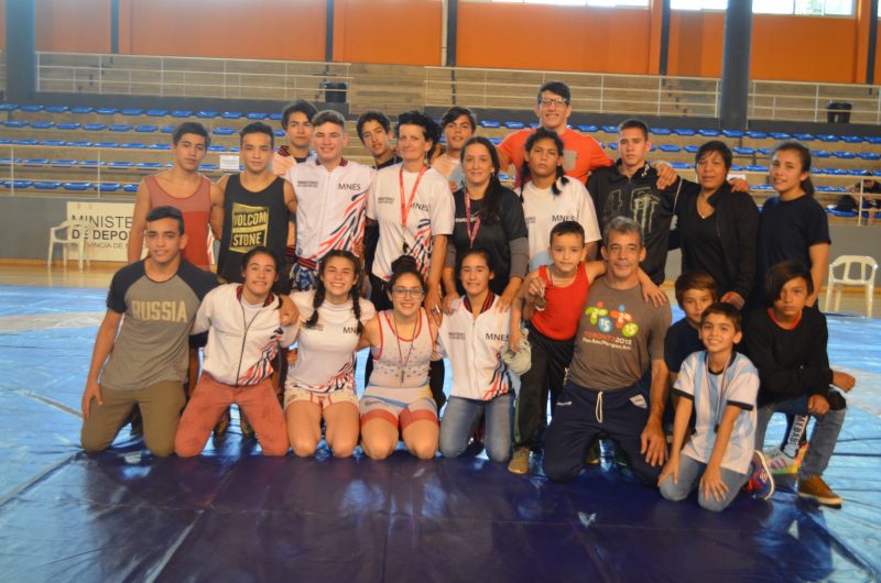 Lucha: Misiones logró dos plazas en el equipo nacional para el Panamericano Escolar