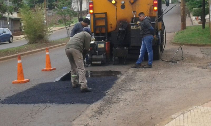 Realizaron trabajos de bacheo en la avenida Urquiza