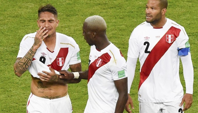 Perú, sin definición en ataque, perdió ante Dinamarca