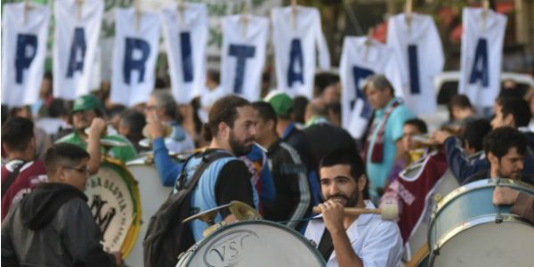 Efecto Moyano: gremios que firmaron subas salariales por 15% apuran revisiones