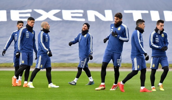 Sampaoli probó el equipo en un ensayo formal