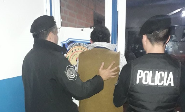 Golpeó a su mujer y se escondió en un freezer para no ser detenido