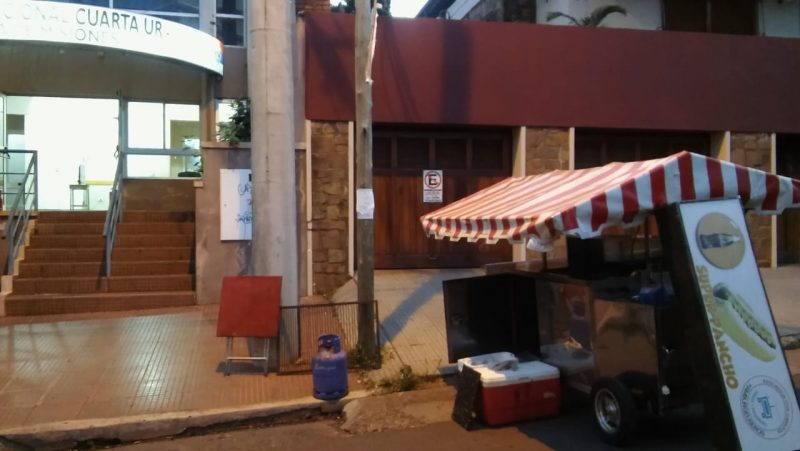 Cayó joven que ocultó un carrito hamburguesero robado