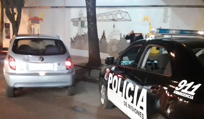 Detuvieron a un joven por cruzar en rojo y realizar maniobras peligrosas