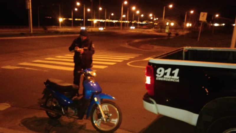 Detenidos por el Comando: uno intentó robar en una casa y otro fue sorprendido con una moto robada