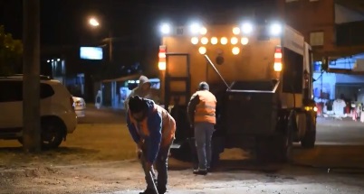 Para una mejor circulación vial, la Municipalidad de Posadas comenzó con operativos de bacheos nocturnos