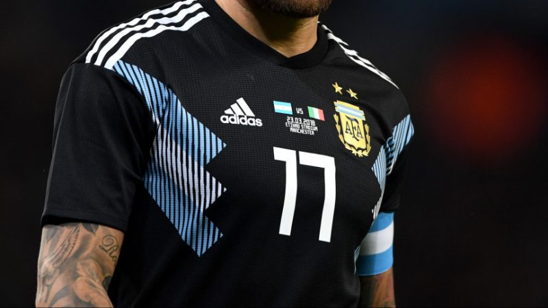 Argentina debutará ante Islandia con la camiseta negra