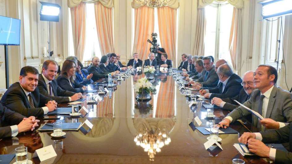 Compensación a las provincias: el Gobierno buscará un acuerdo para reducir gastos a gobernadores