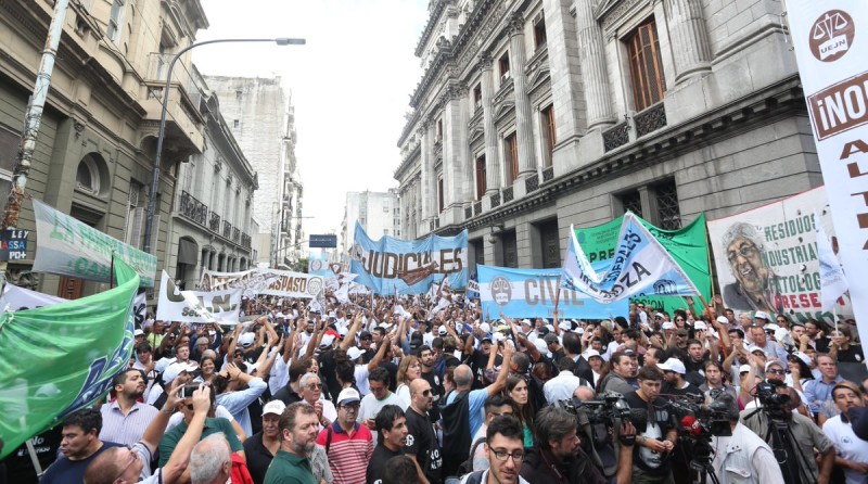 Para el 57% de los argentinos, la situación está peor que en 2015