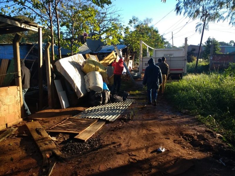 Relocalizaron a 14 familias de la vera del arroyo La Chancha a viviendas de Sol de Misiones