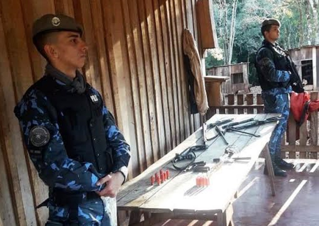 Dos Hermanas: hallaron arsenal de armas en un “aguantadero” en pleno monte