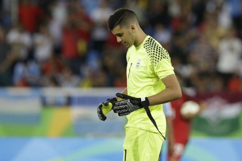 Otro paso atrás para Boca: Rulli se queda en España