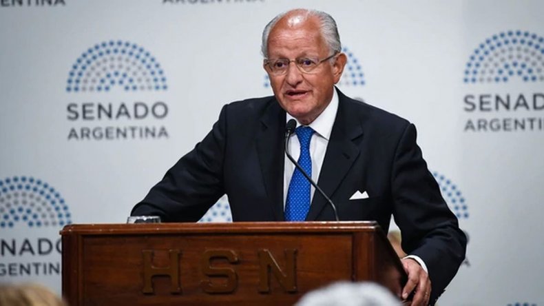 Polémicas declaraciones del doctor Abel Albino: "El preservativo no protege del SIDA"