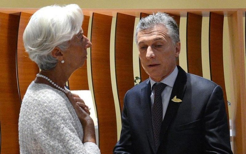 El FMI prevé menos crecimiento para la Argentina como "reflejo de la necesidad de ajustes"