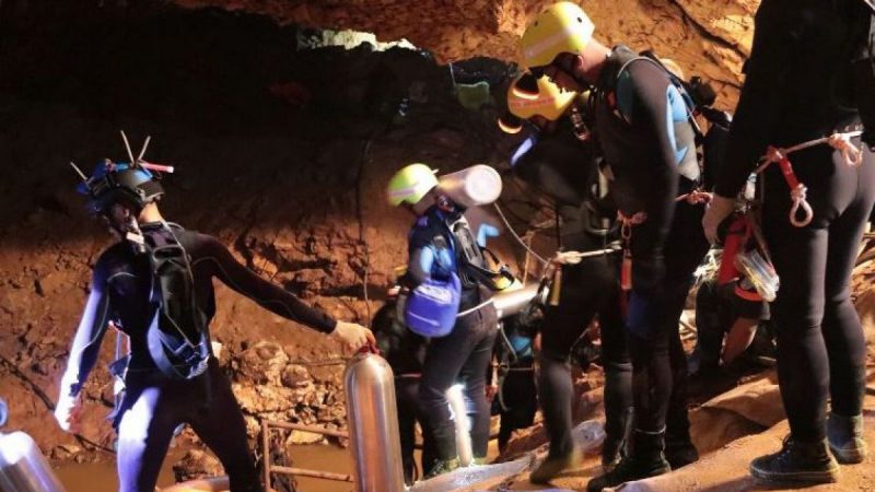 Final feliz:  rescataron a los 12 niños y al entrenador de la cueva inundada en Tailandia