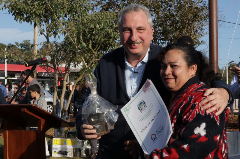 Passalacqua entregó 140 títulos de propiedad en San Pedro